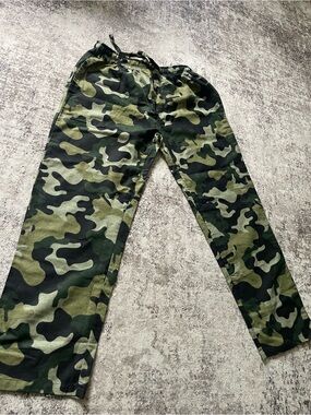 Men’s camo lounge pajama like pants size M baggy fit